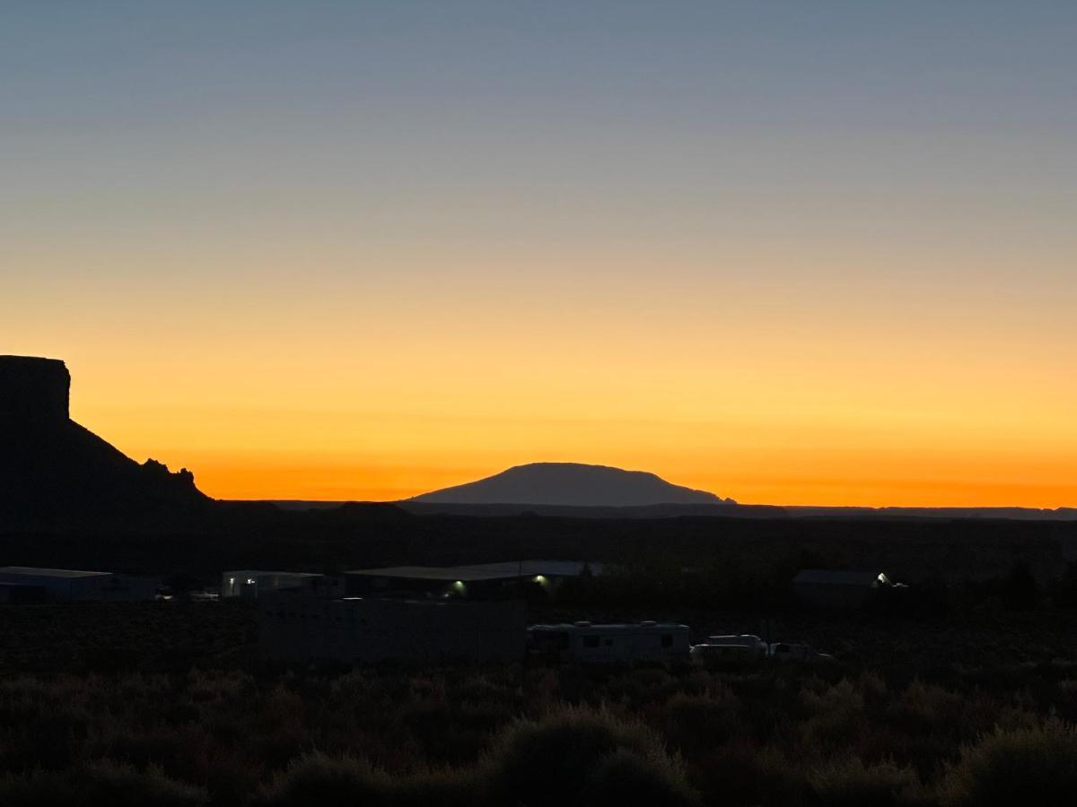 Page Arizona Border Town- Grand Serenity Room With Mesa Views ビッグ・ウォーター エクステリア 写真