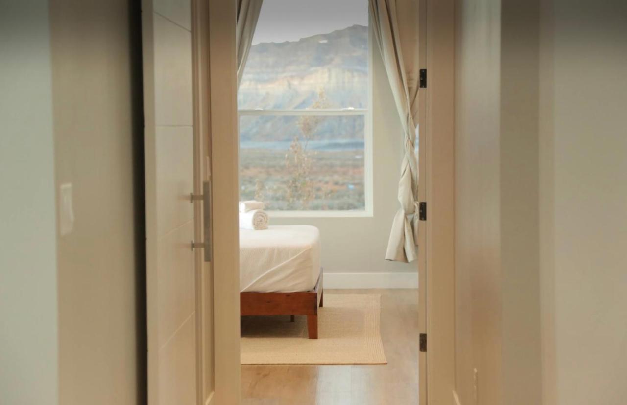 Page Arizona Border Town- Grand Serenity Room With Mesa Views ビッグ・ウォーター エクステリア 写真